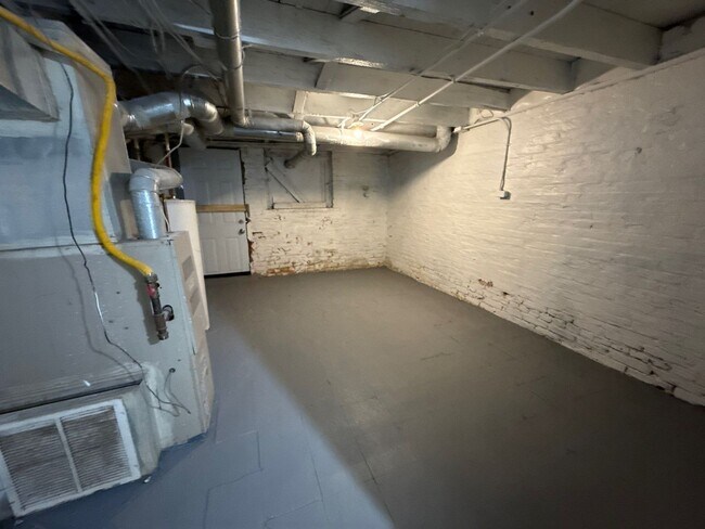 Building Photo - Two Bedroom House In Baltimore City