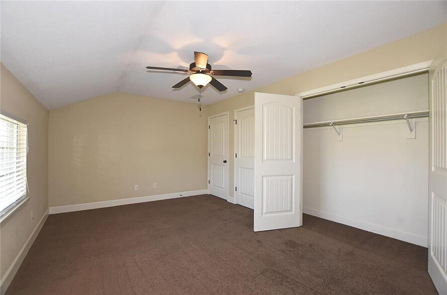 Building Photo - 12304 NW Fox Creek Drive