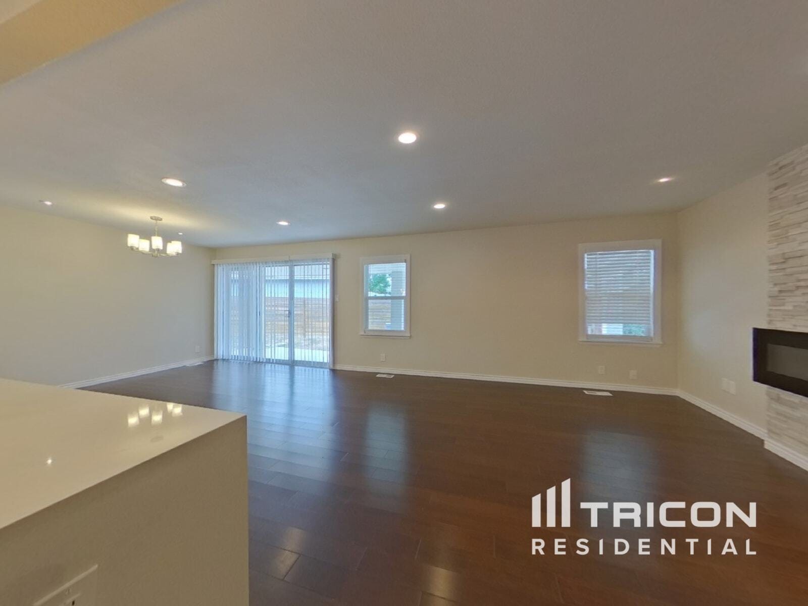 Building Photo - 2337 S Elm Dr