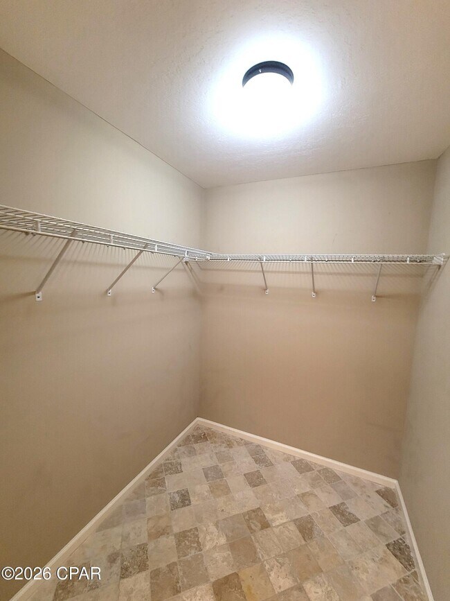 Building Photo - 7218 Quail Hollow Dr