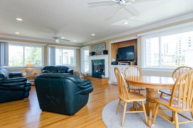 Building Photo - (W098) 4 Sea Oats Lane, Wrightsville Beach...