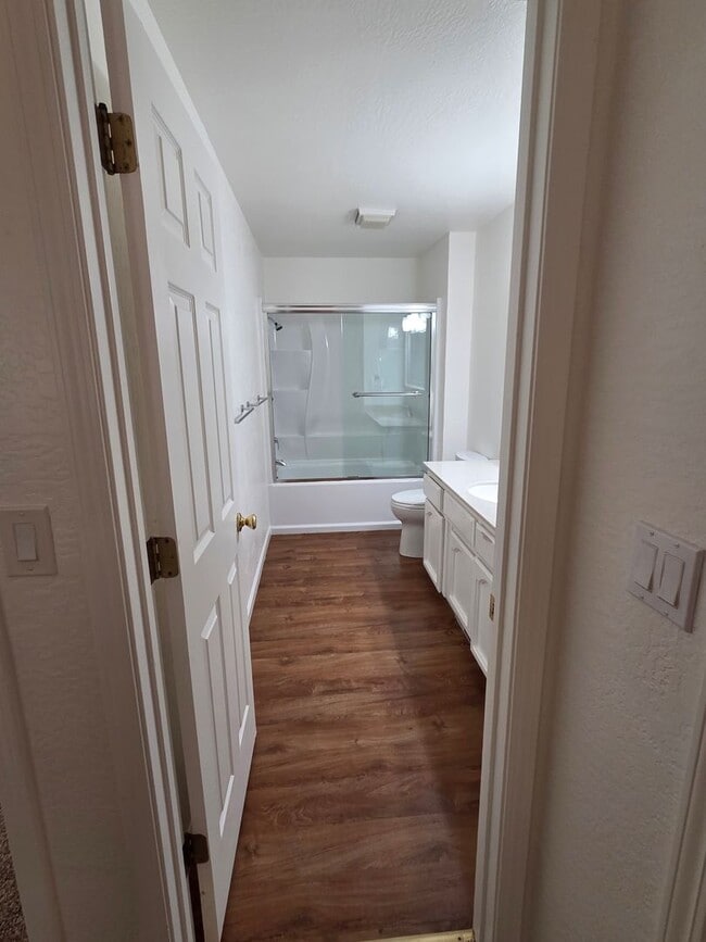 Building Photo - 3-Bedroom Condo Near Columbia Jr. College