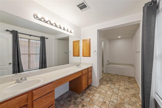 Building Photo - 11413 Kingsgate Dr