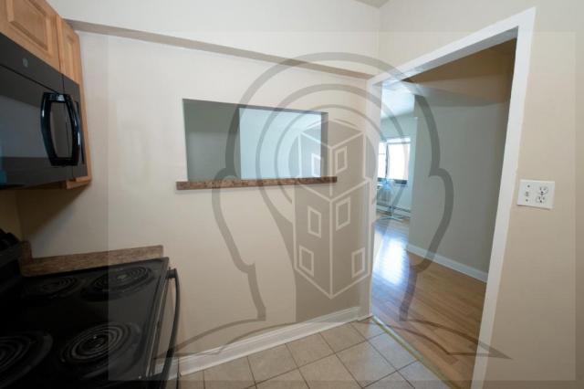 Building Photo - 1 bedroom in CHICAGO IL 60649