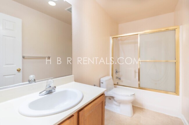 Building Photo - Charming 4 Bed, 2.5 Bath Home in Manteca, ...