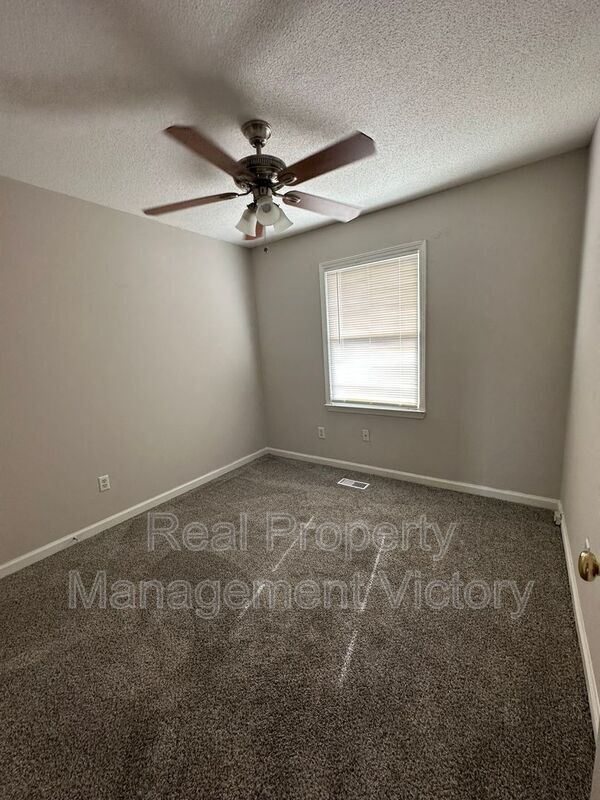 Building Photo - 5040 Cheshire Ct