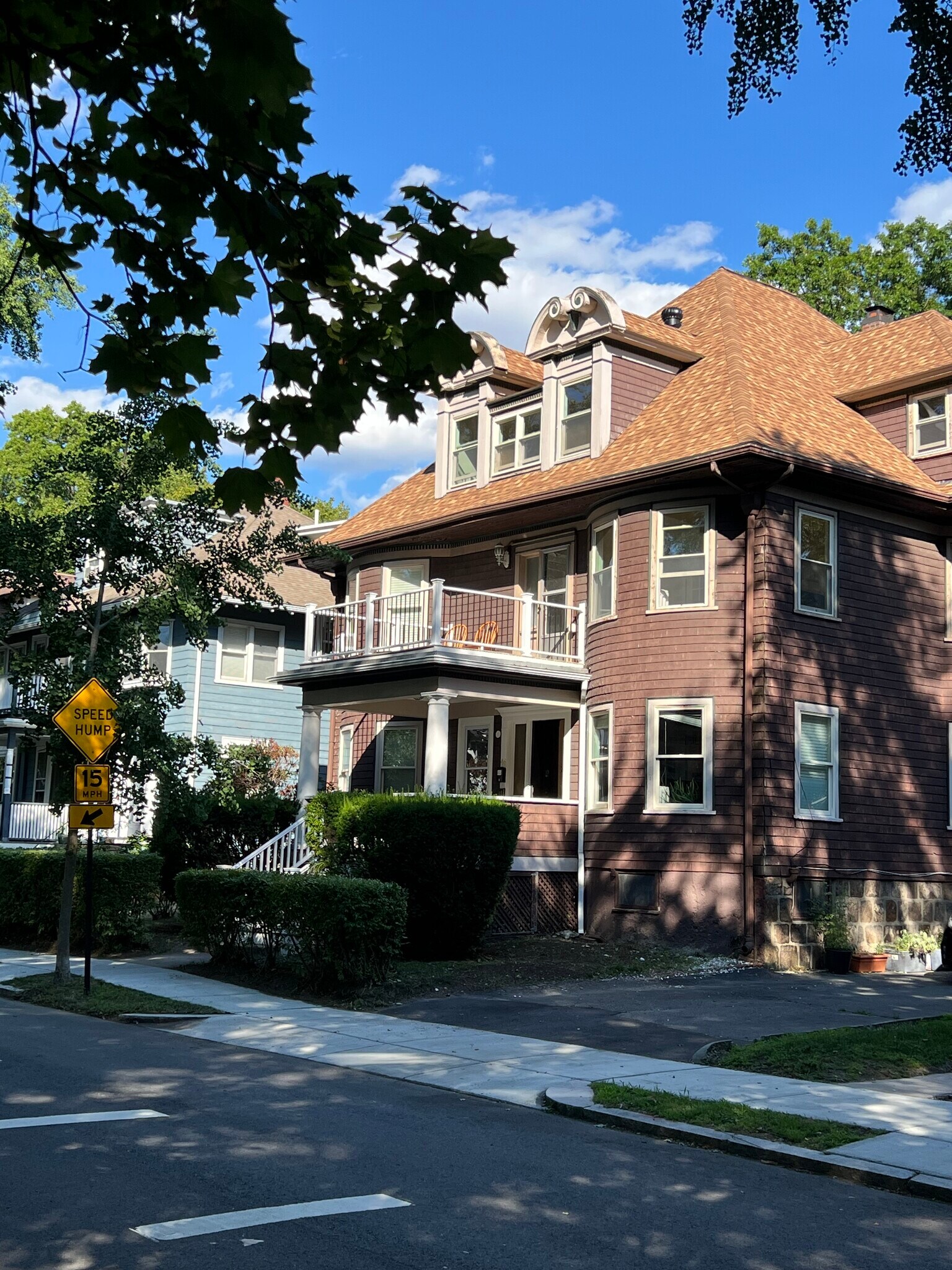 Building Photo - 46 Russell St