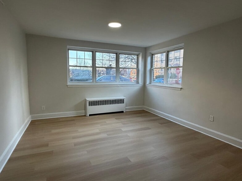 Building Photo - 216 N Arlington Ave