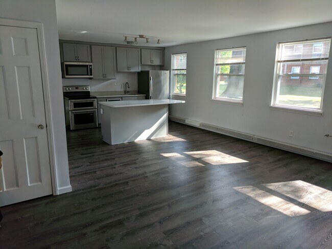 Building Photo - 13813 Cedar Rd