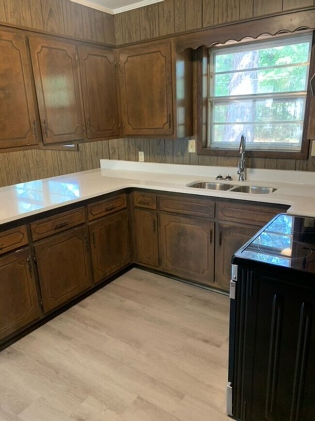 Building Photo - Renovated 3 Bedroom 1 Bath Home for Rent!