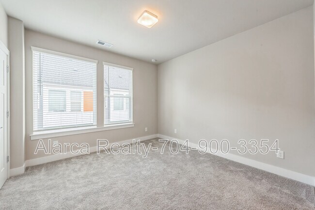 Building Photo - 1311 Millpark Ln