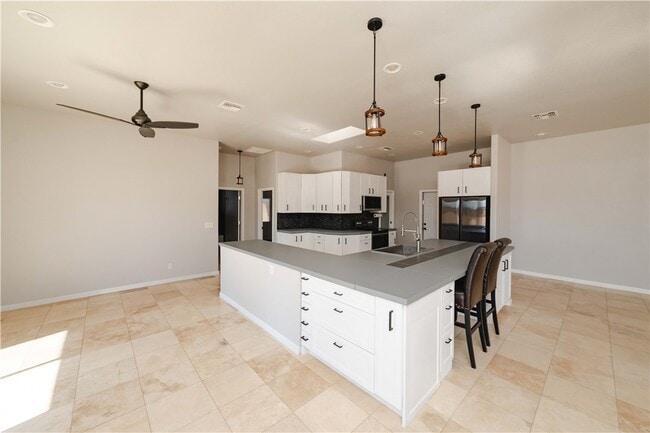 Building Photo - 10563 N Garrett Dr
