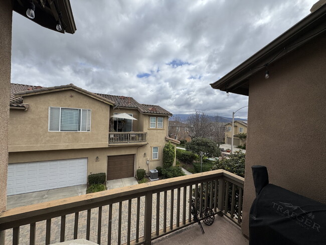 Building Photo - Stunning Corner Unit with Mountain Views &...