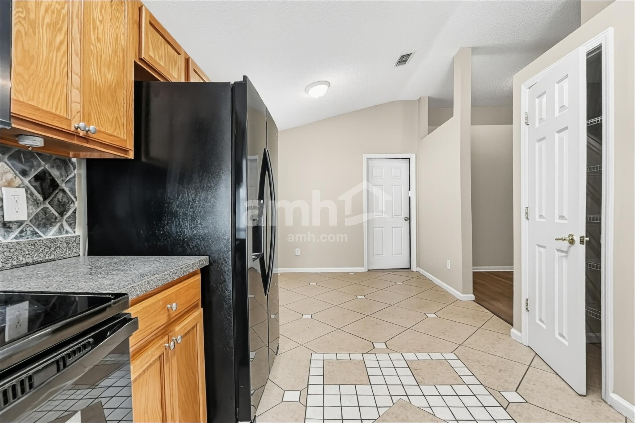 Building Photo - 9261 Redtail Dr