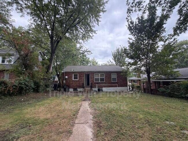 Building Photo - 8004 Monroe Ave