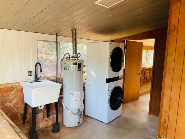 Building Photo - 3605 Moki Dr