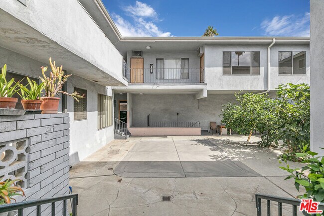 Building Photo - 1800 N Harvard Blvd