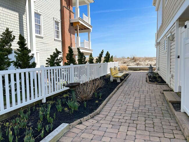 Building Photo - 921 Stenton Pl