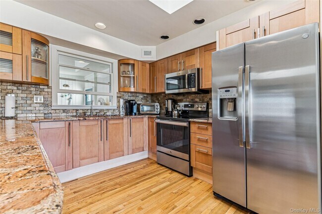 Building Photo - 2901 First Ave 2901 NE First Ave Ln