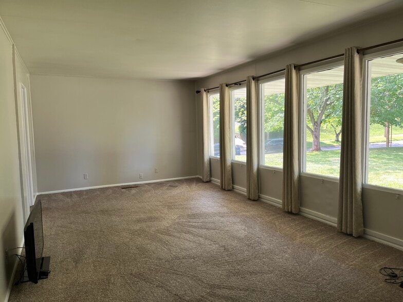 Building Photo - 25 Cascade Ter