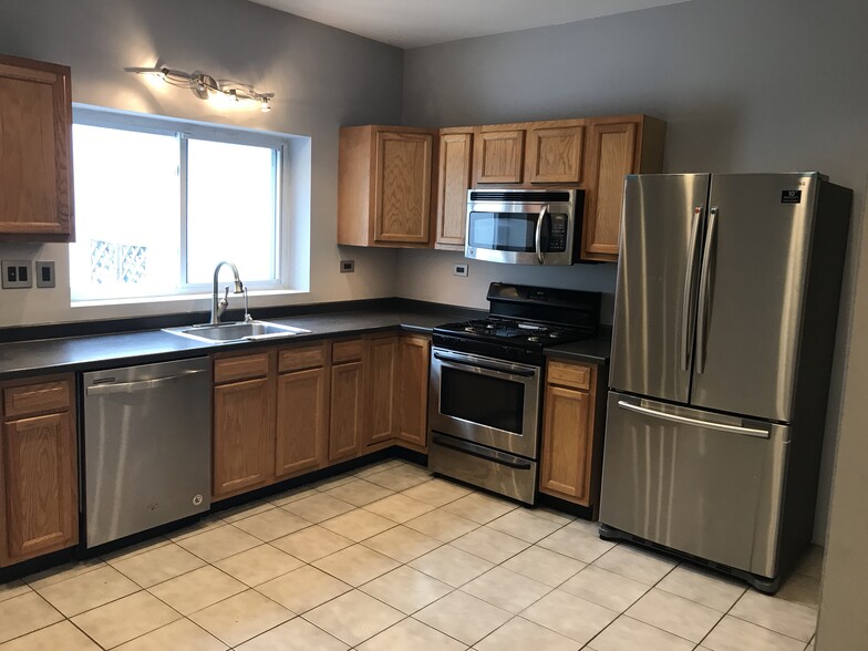 Updted kitchen - 353 Leverington Ave