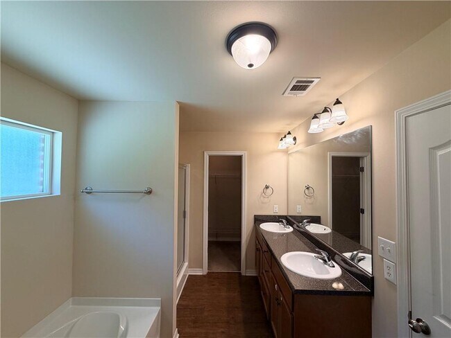 Building Photo - 9646 Estate Dr