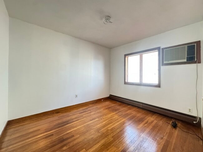 Building Photo - 40 Belmont St