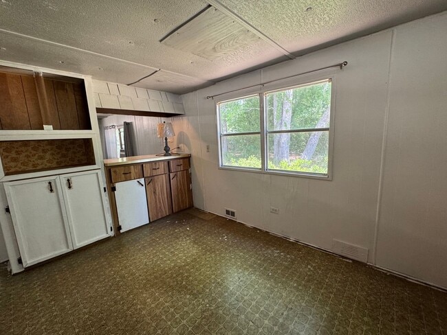 Building Photo - 2BR/1BA Mobile Home on ½ Acre – Pet-Friendly – Lake City, FL