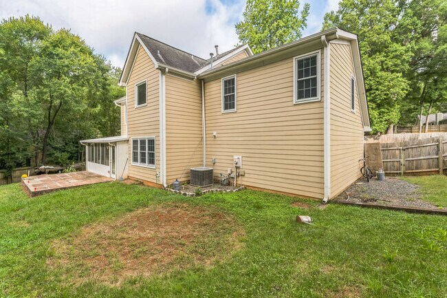 Building Photo - 6611 Barry Whitaker Pl