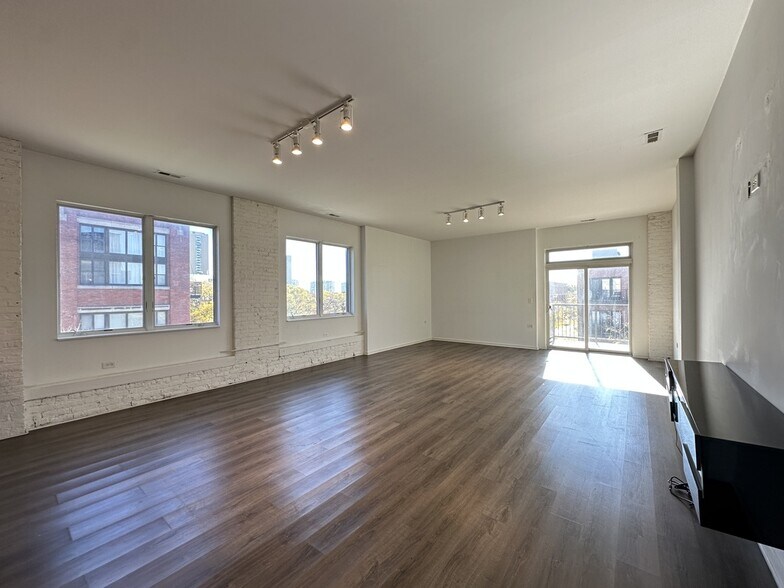 Building Photo - 2550 S Wabash Ave