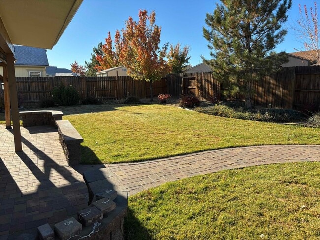 Building Photo - Wonderful 3 bedroom + Loft, 2.5 bathroom h...