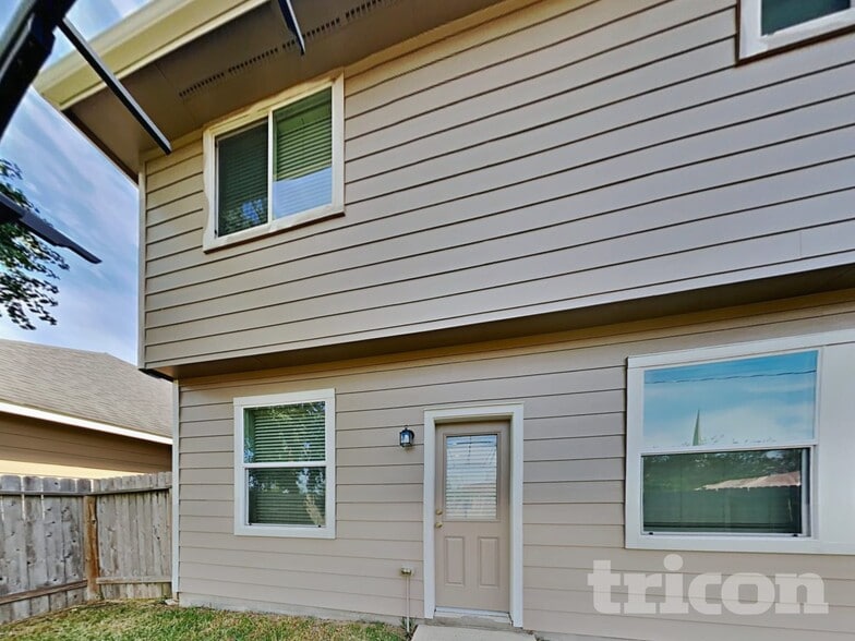 Building Photo - 6123 Bailey's Town Ct