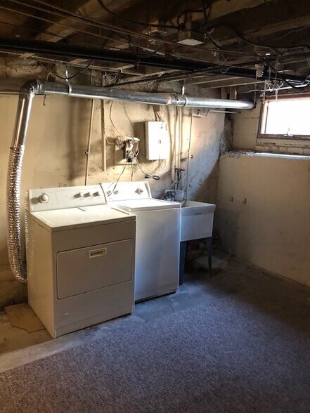 Building Photo - 2500 S Alder St