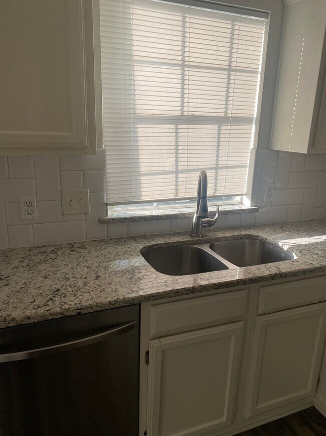 Building Photo - 318 Spanish Moss Dr