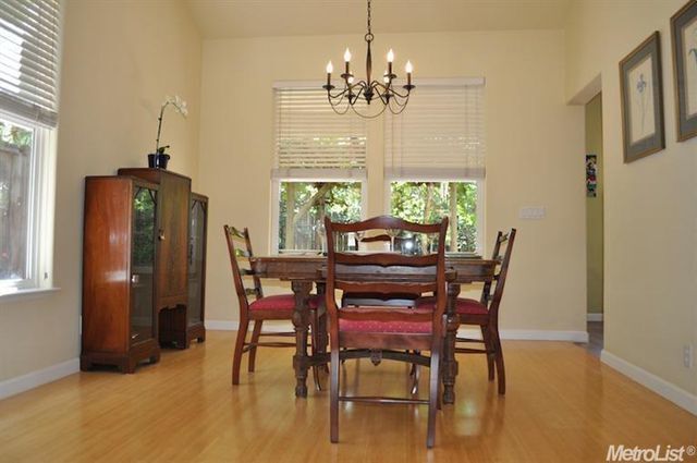 Building Photo - Comfortable Contemporary  Furnished home