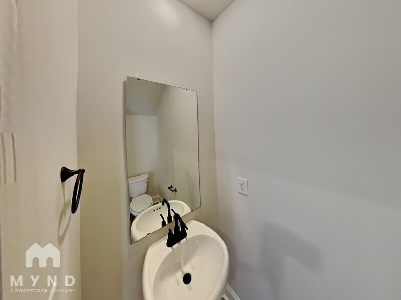 Building Photo - 158 Wembury Ln