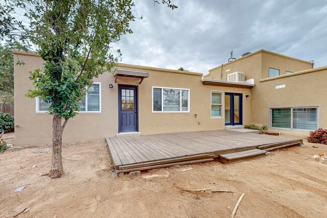 Building Photo - 713 Rio Arriba Ave SE