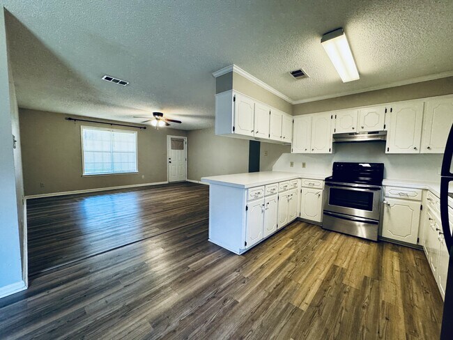 Building Photo - 26 Alexis Dr
