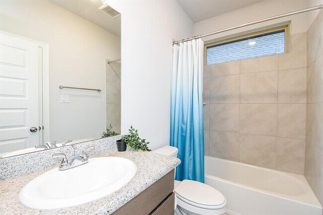 Building Photo - 6634 Albany Forest Ct