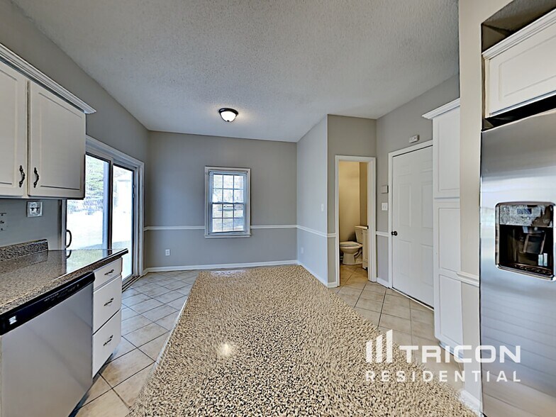 Building Photo - 7504 Axis Ct