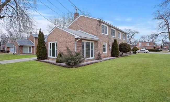 Primary Photo - 9501 S King Dr