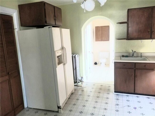 Building Photo - 25 S Main St