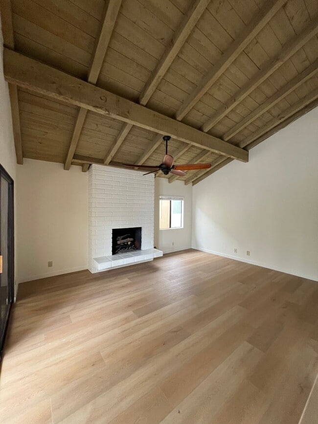 Building Photo - Beachside Living on Balboa Peninsula - Com...