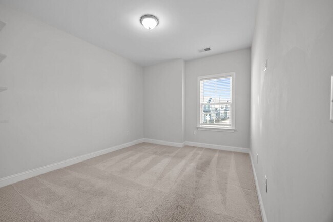 Building Photo - Modern 5-Bed, 4-Bath Family Home with Garage & Pool Access – Devon Square