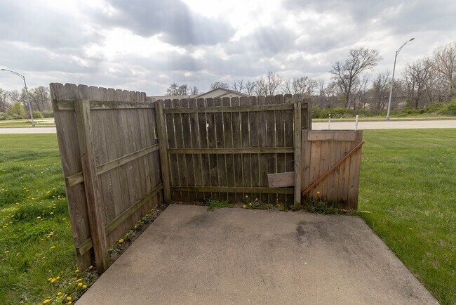 Building Photo - 5305-5307 Currituck Ln