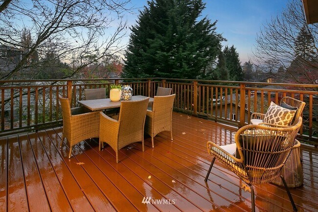 Building Photo - Charming 4BR 2BA Craftsman in Laurelhurst ...