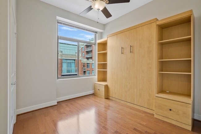 Building Photo - This luxury 2 bedroom condo has phenomenal amenities and is walking distance to the new Potomac Y...