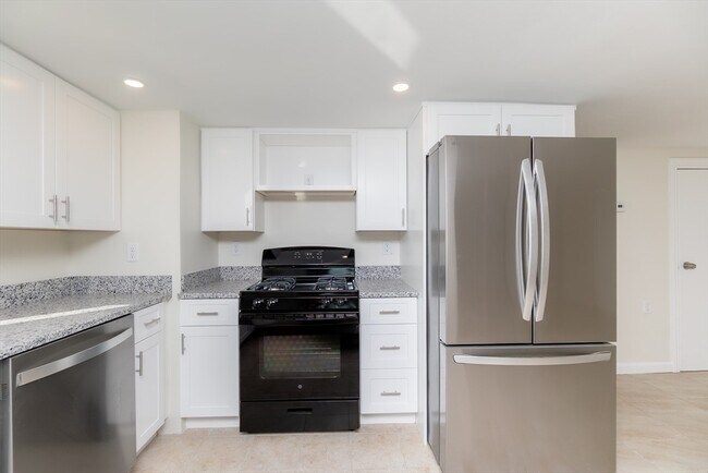 Building Photo - 53 St Germain St