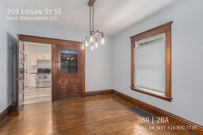 Building Photo - 959 Logan St SE