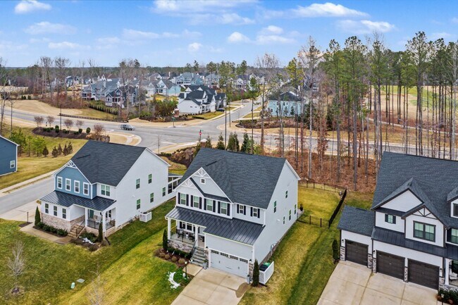 Building Photo - 4 Bedroom Executive Home located in Magnolia Green